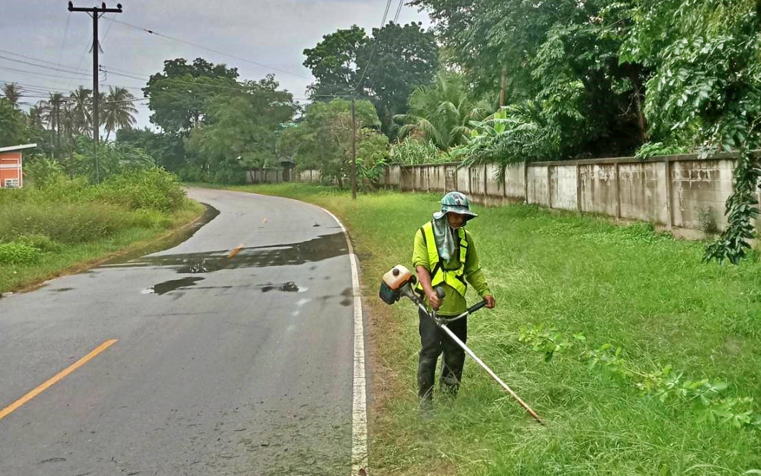 ปรับปรุงภูมิทัศน์สายข้างวัดด่านสิงขร หมู่ที่ 5 บ้านห้วยใหญ่