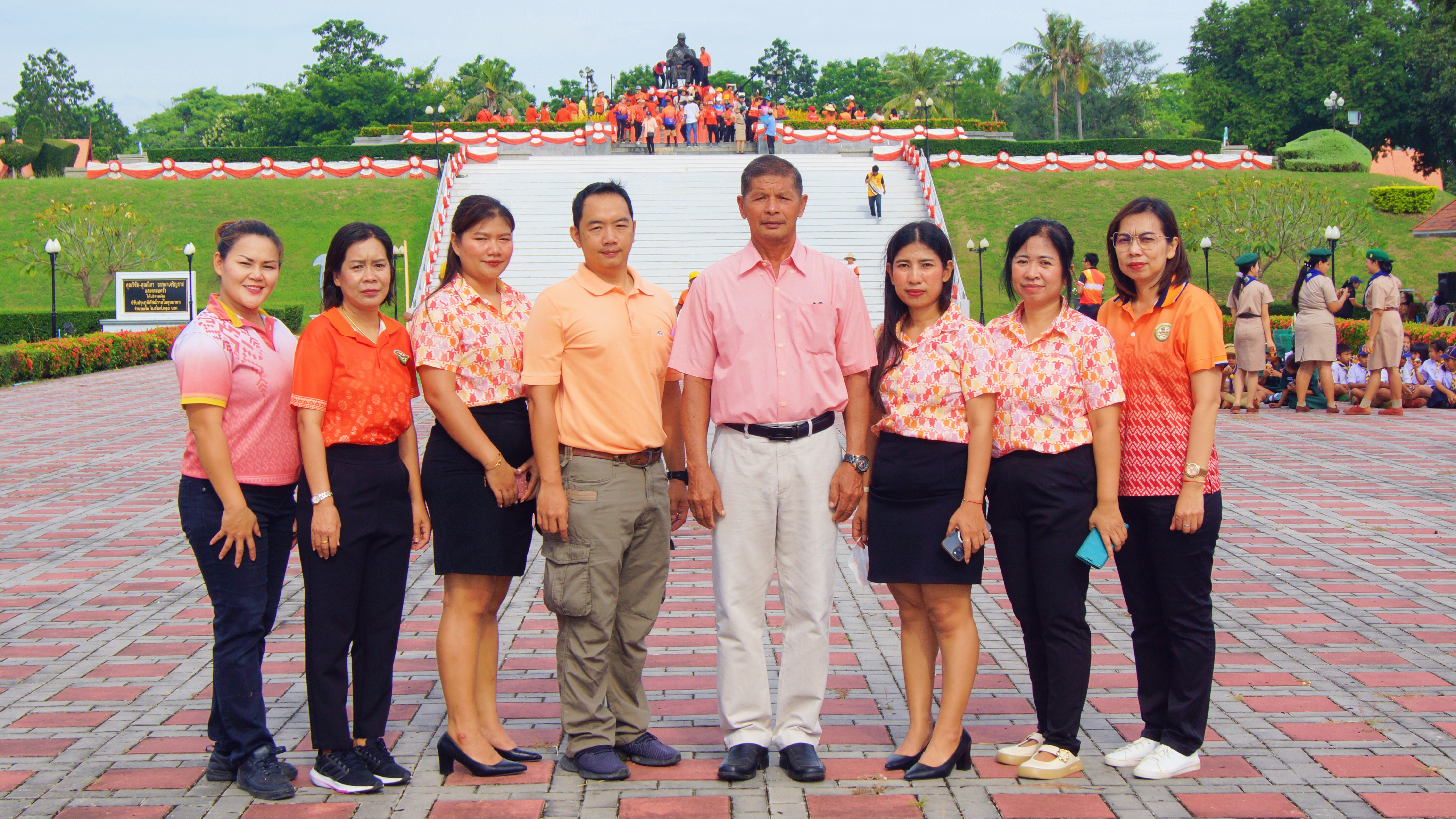 กิจกรรมชโลมน้ำมันจันทน์พระบรมราชานุสาวรีย์พระบาทสมเด็จพระจอมเกล้าเจ้าอยู่หัว รัชกาลที่ 4 ณ บริเวณพระบรมราชานุสาวรีย์ รัชกาลที่ 4