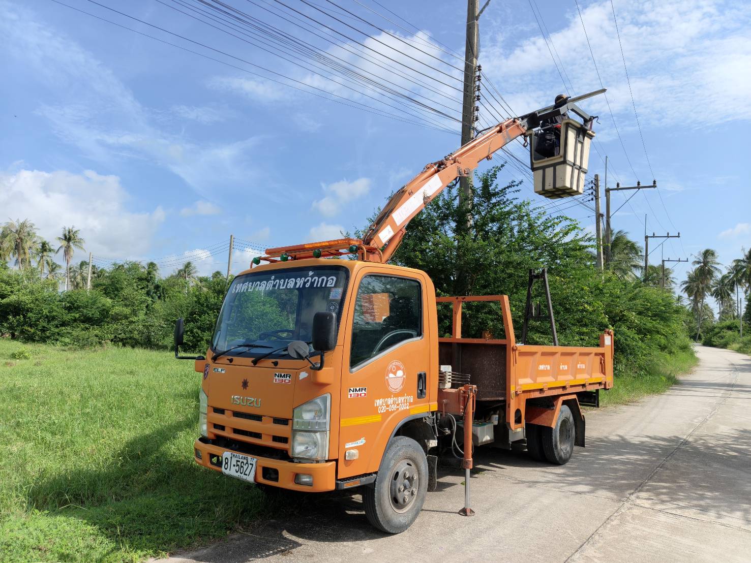 ซ่อมไฟฟ้าส่องสว่างสาธารณะที่ชำรุด ขัดข้อง ในเขตพื้นที่ หมู่ที่ 4 บ้านหว้าโทน ตำบลคลองวาฬ