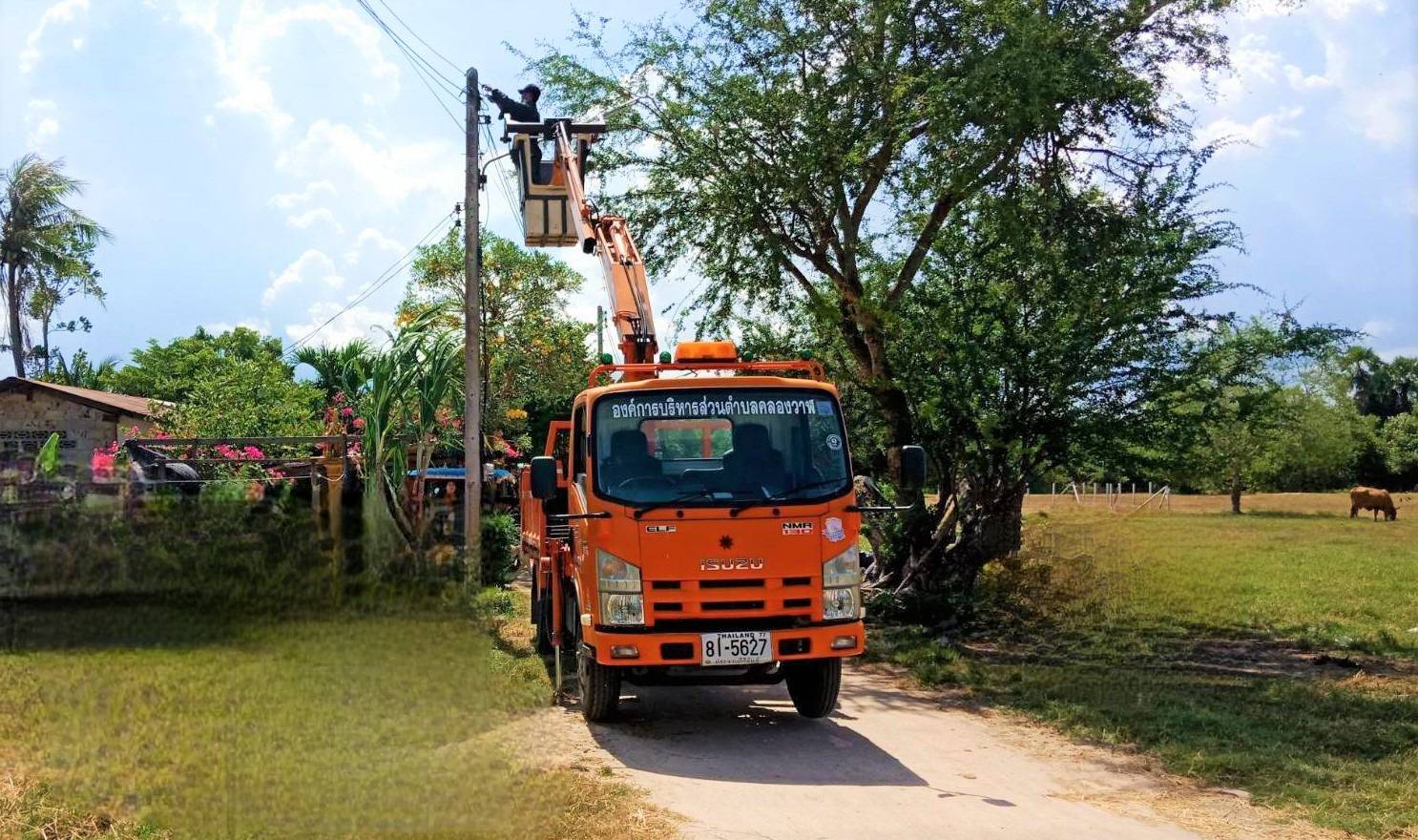 ซ่อมไฟฟ้าส่องสว่างสาธารณะที่ชำรุด ขัดข้อง ในเขตพื้นที่ หมู่ที่ 2 บ้านหนองหิน