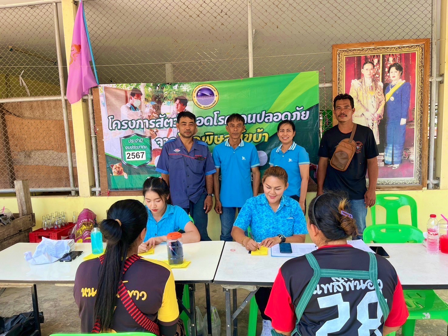 บริการฉีดวัคซีนป้องกัน โรคพิษสุนัขบ้า แก่สุนัขและแมวในเขตพื้นที่ หมู่ที่ 9 บ้านหนองน้ำขาว